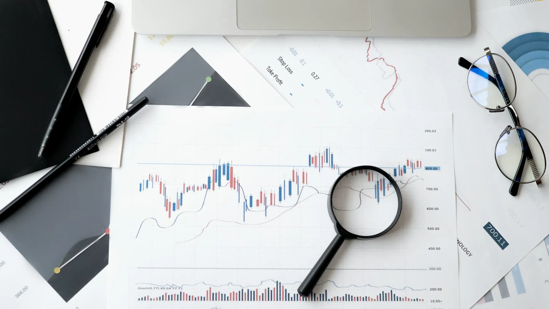 Réunion stratégique entre professionnels de la finance